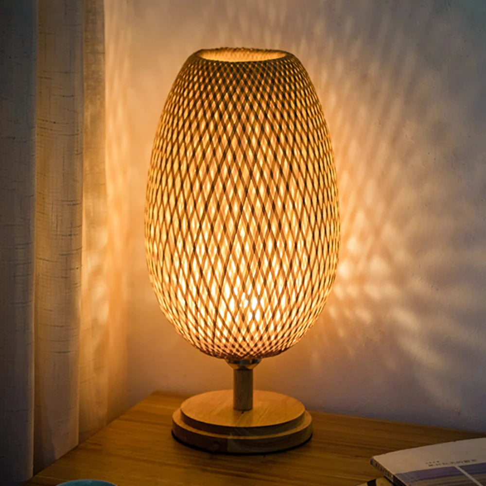 Luminária de Mesa de Rattan e Bambu