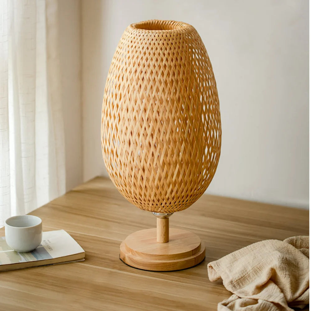Luminária de Mesa de Rattan e Bambu